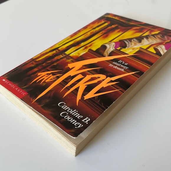 ✨2/$25✨ The Fire (1990) - Picture 5 of 5